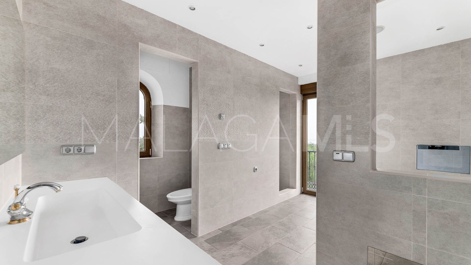 Villa for sale in Paraiso Alto
