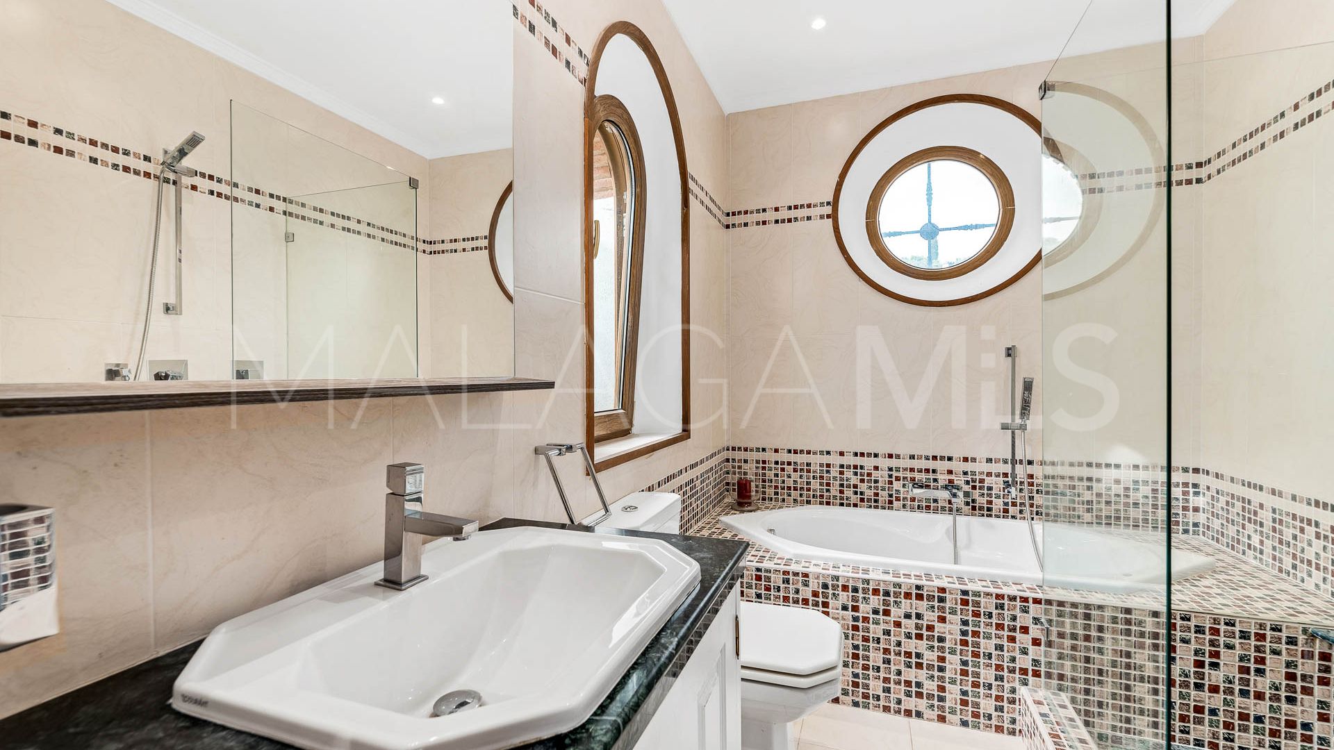 Villa for sale in Paraiso Alto