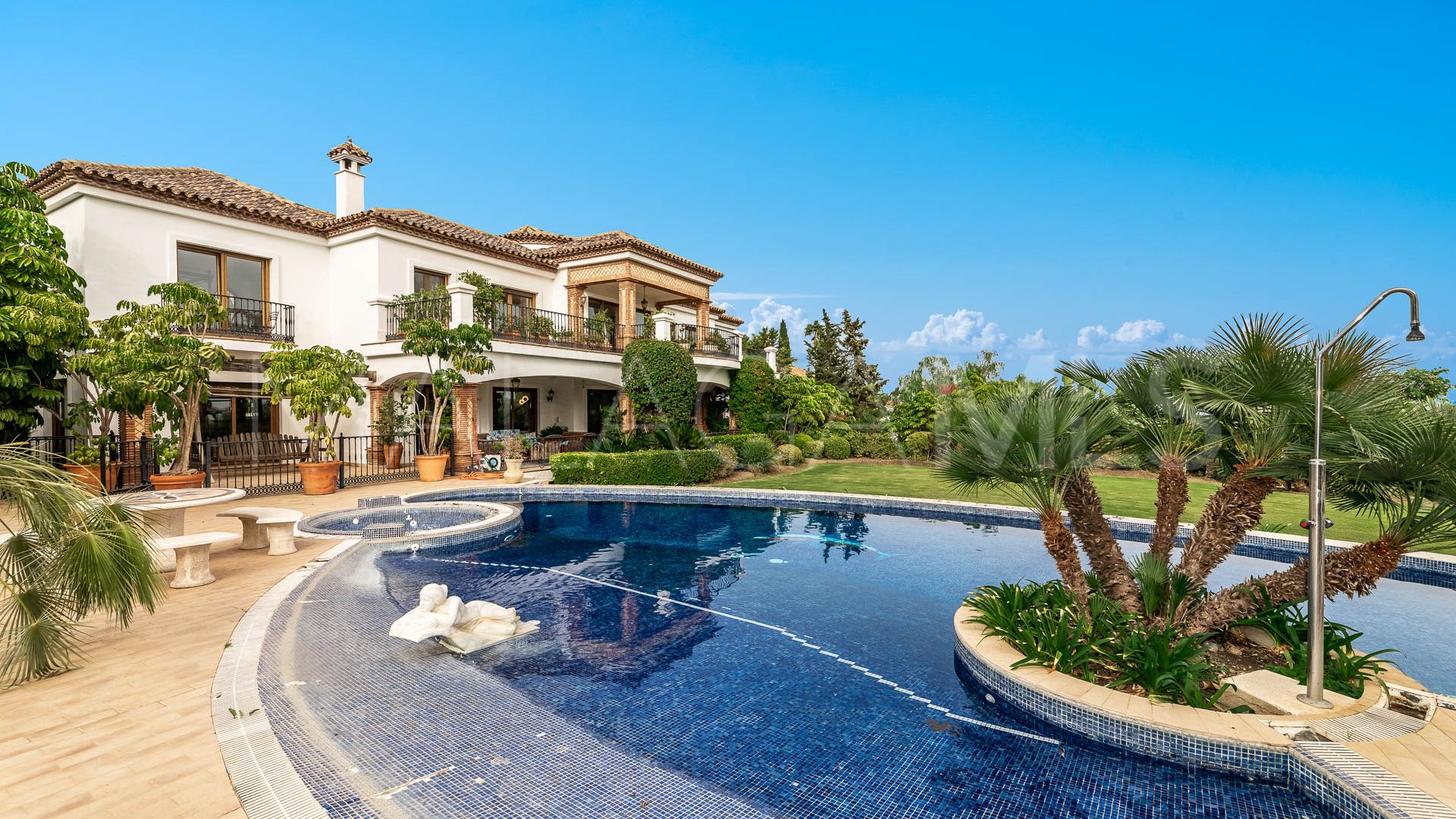 Villa for sale in Paraiso Alto