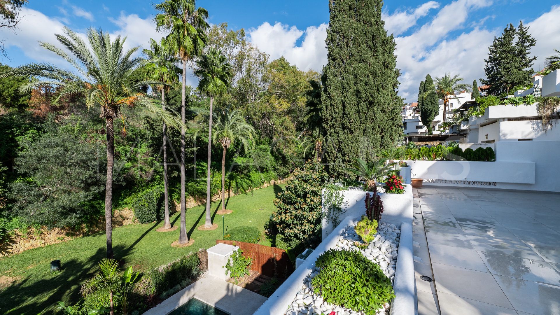 Buy apartment in Marbella Golden Mile