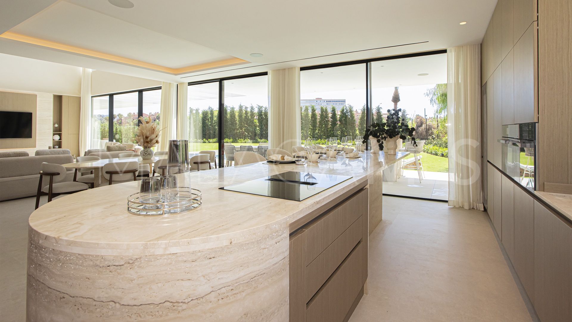 6 bedrooms villa in Los Monteros for sale