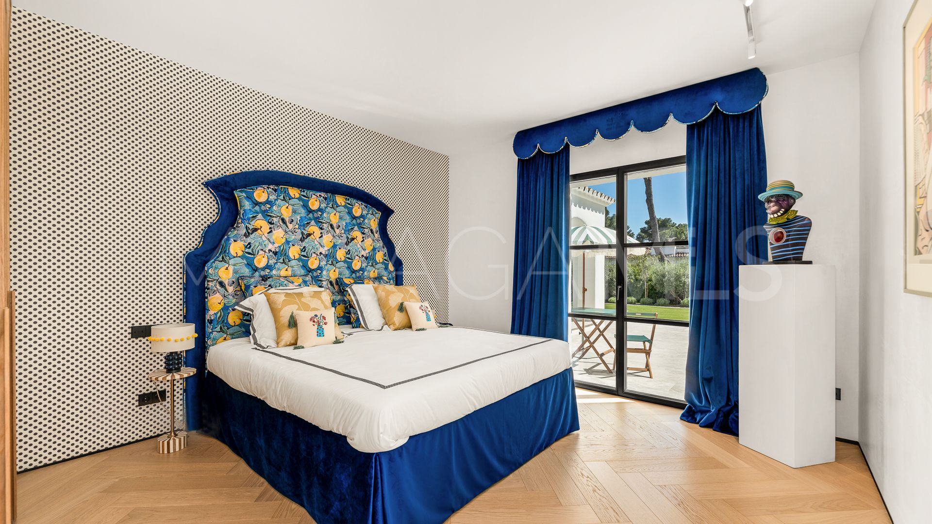 Villa for sale in Los Monteros