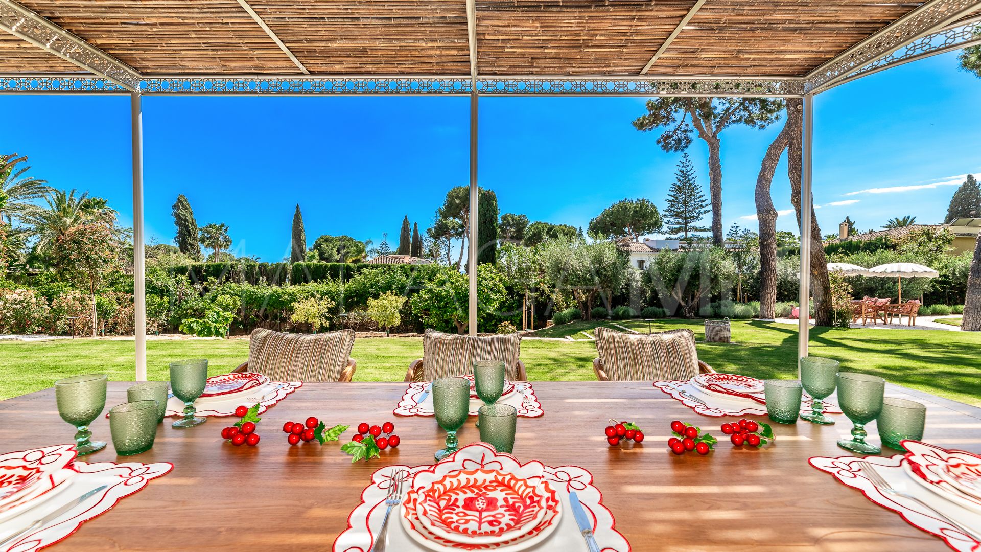 Villa for sale in Los Monteros