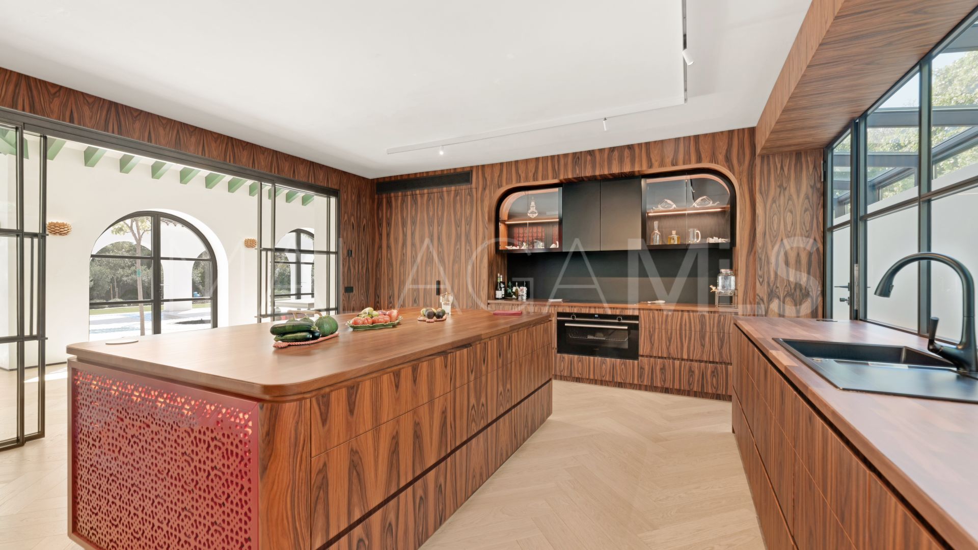 Villa for sale in Los Monteros