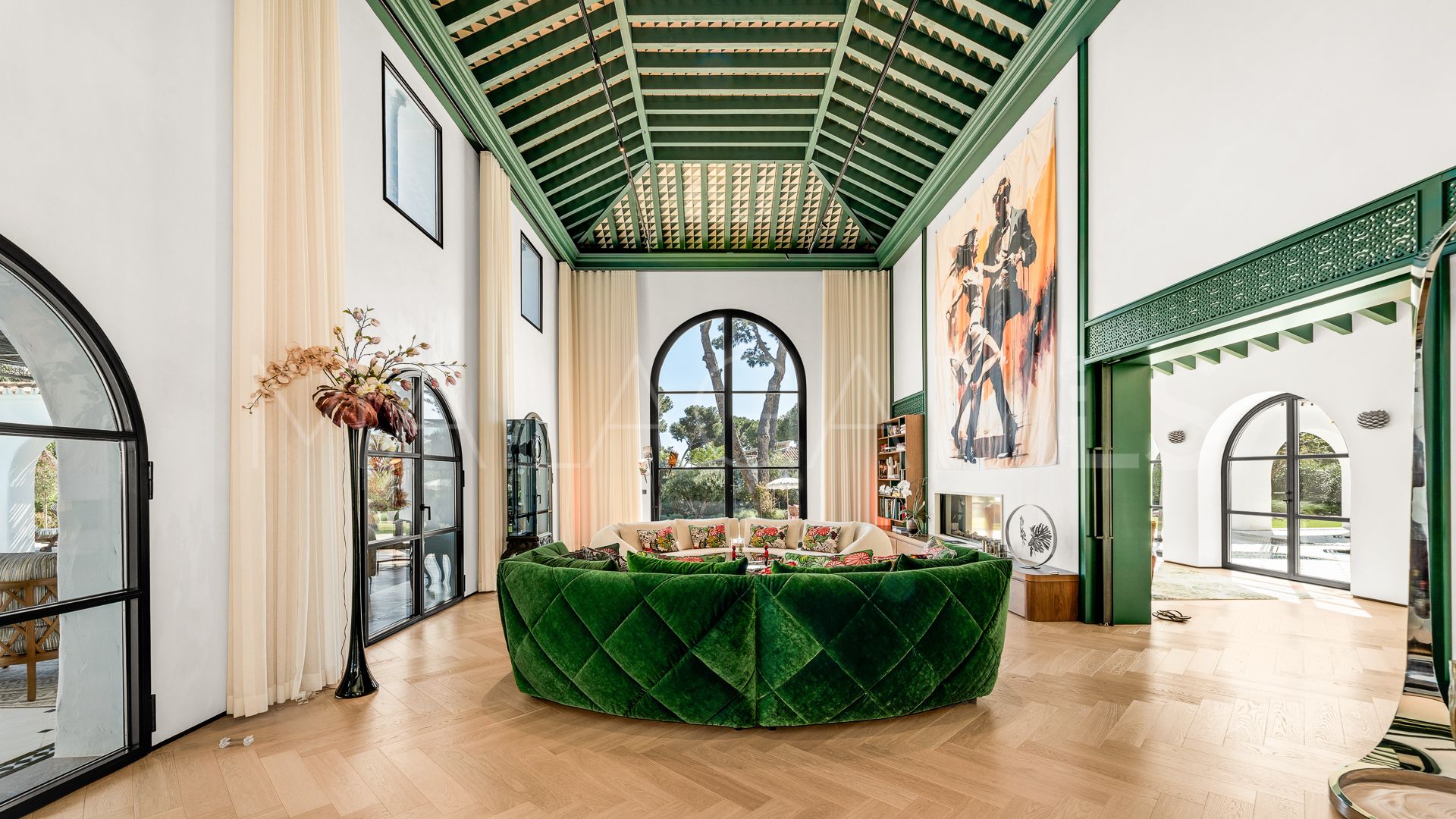 Villa for sale in Los Monteros