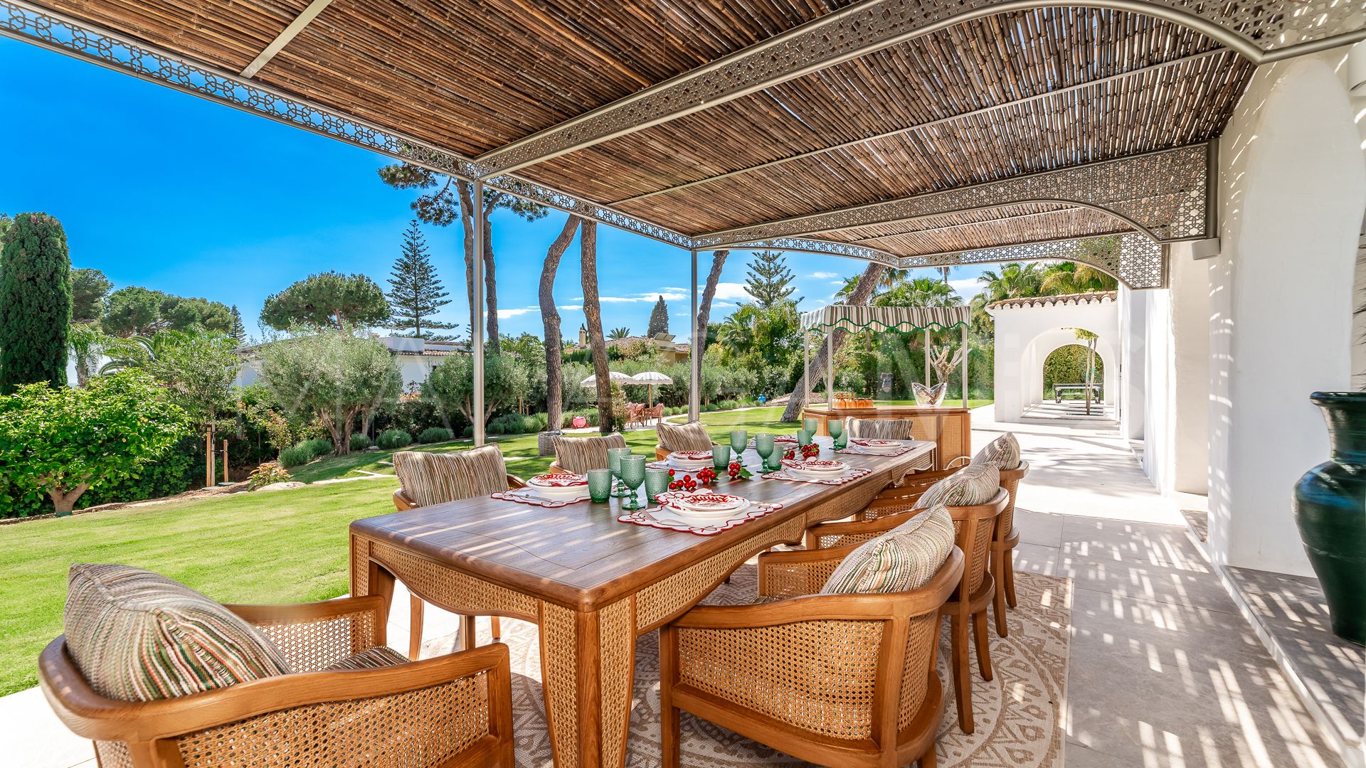 Villa for sale in Los Monteros
