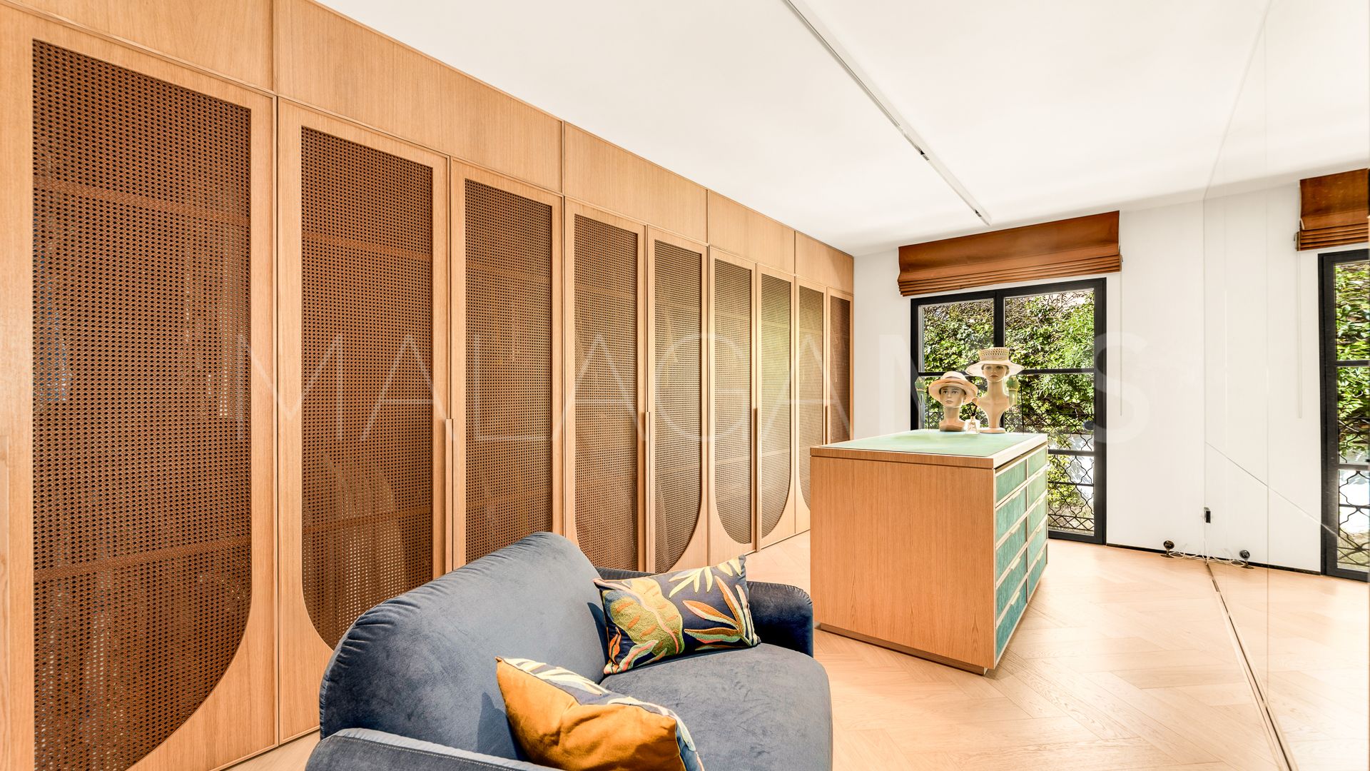 Villa for sale in Los Monteros