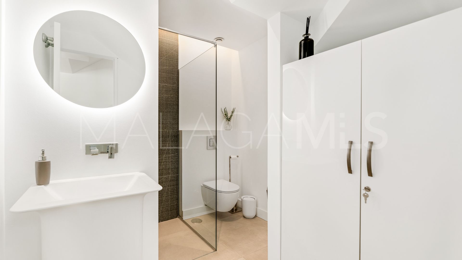 Villa for sale in Nueva Andalucia