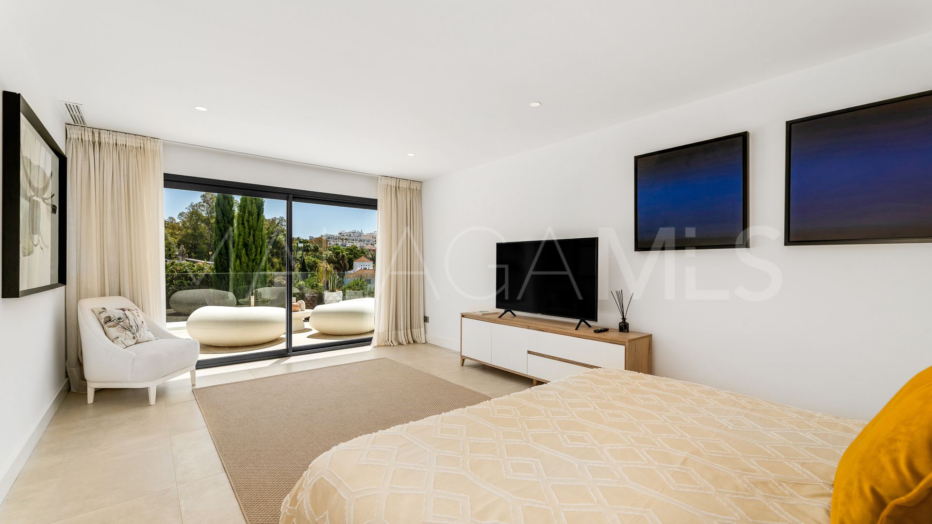 Villa for sale in Nueva Andalucia