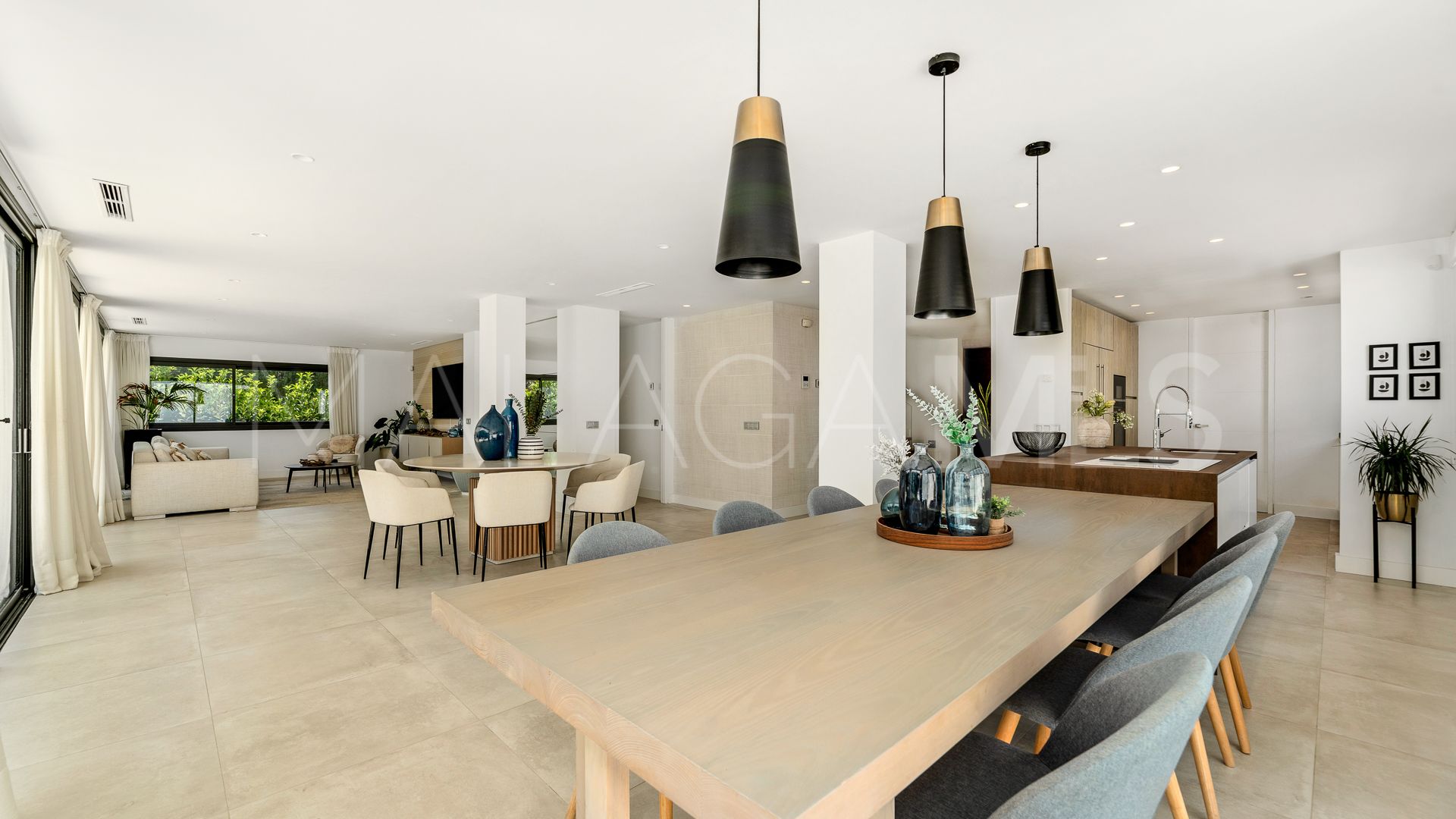 Villa for sale in Nueva Andalucia