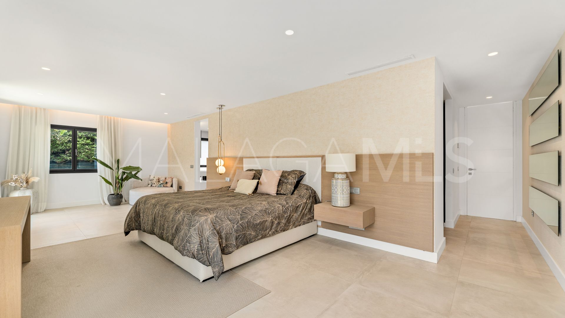 Villa for sale in Nueva Andalucia