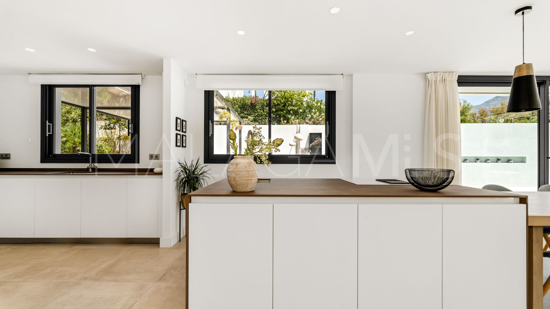 Villa for sale in Nueva Andalucia