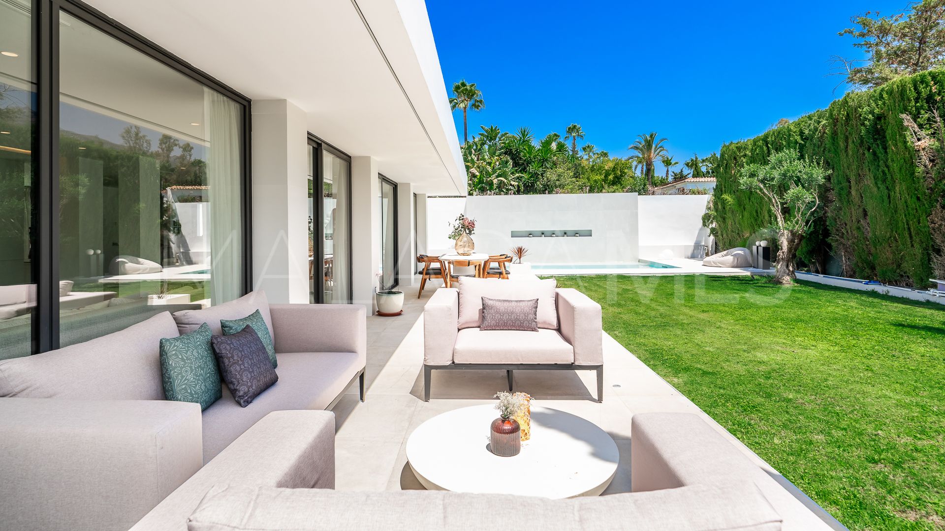 Villa for sale in Nueva Andalucia