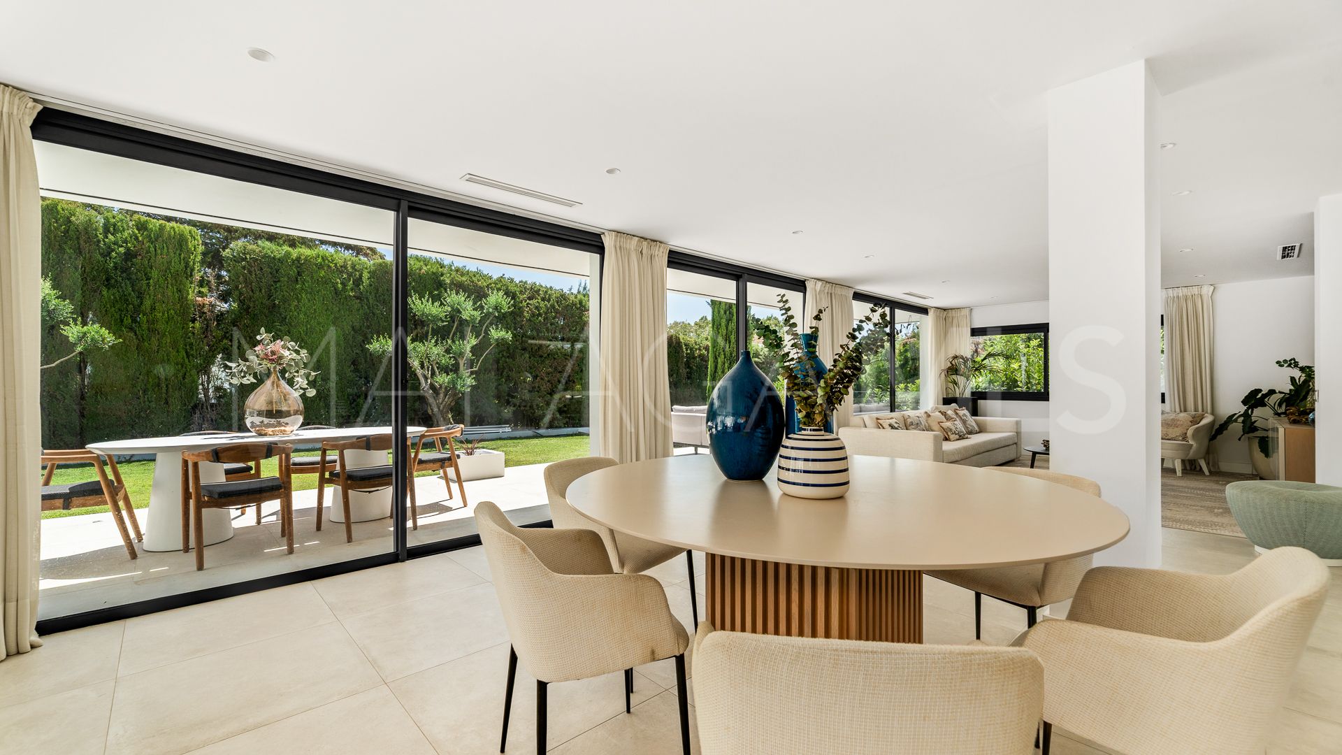 Villa for sale in Nueva Andalucia