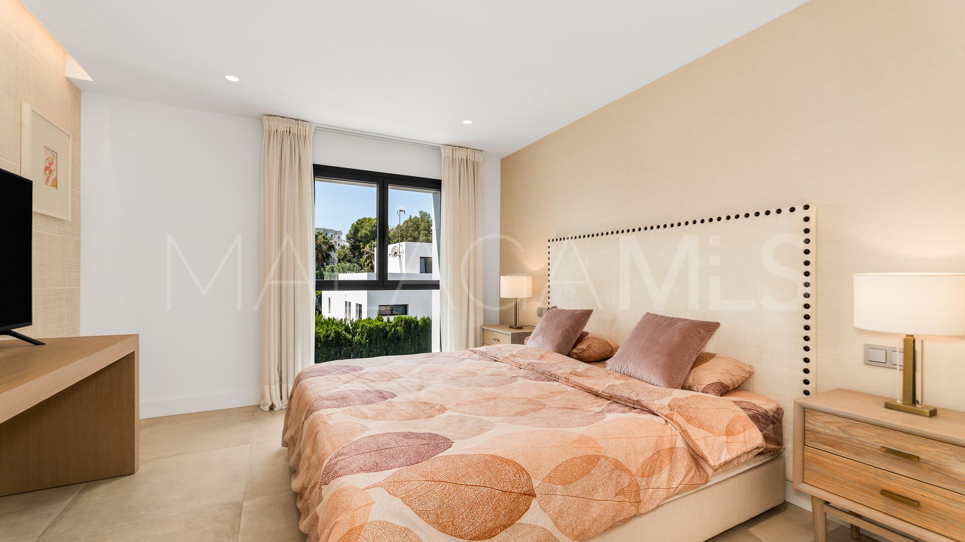 Villa for sale in Nueva Andalucia