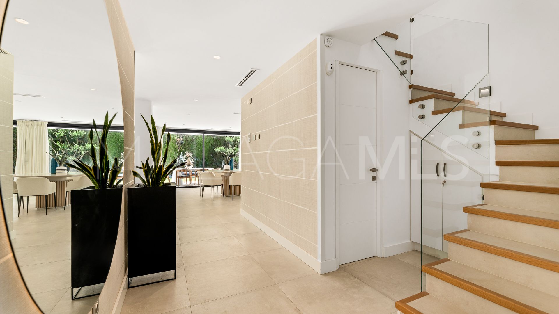 Villa for sale in Nueva Andalucia