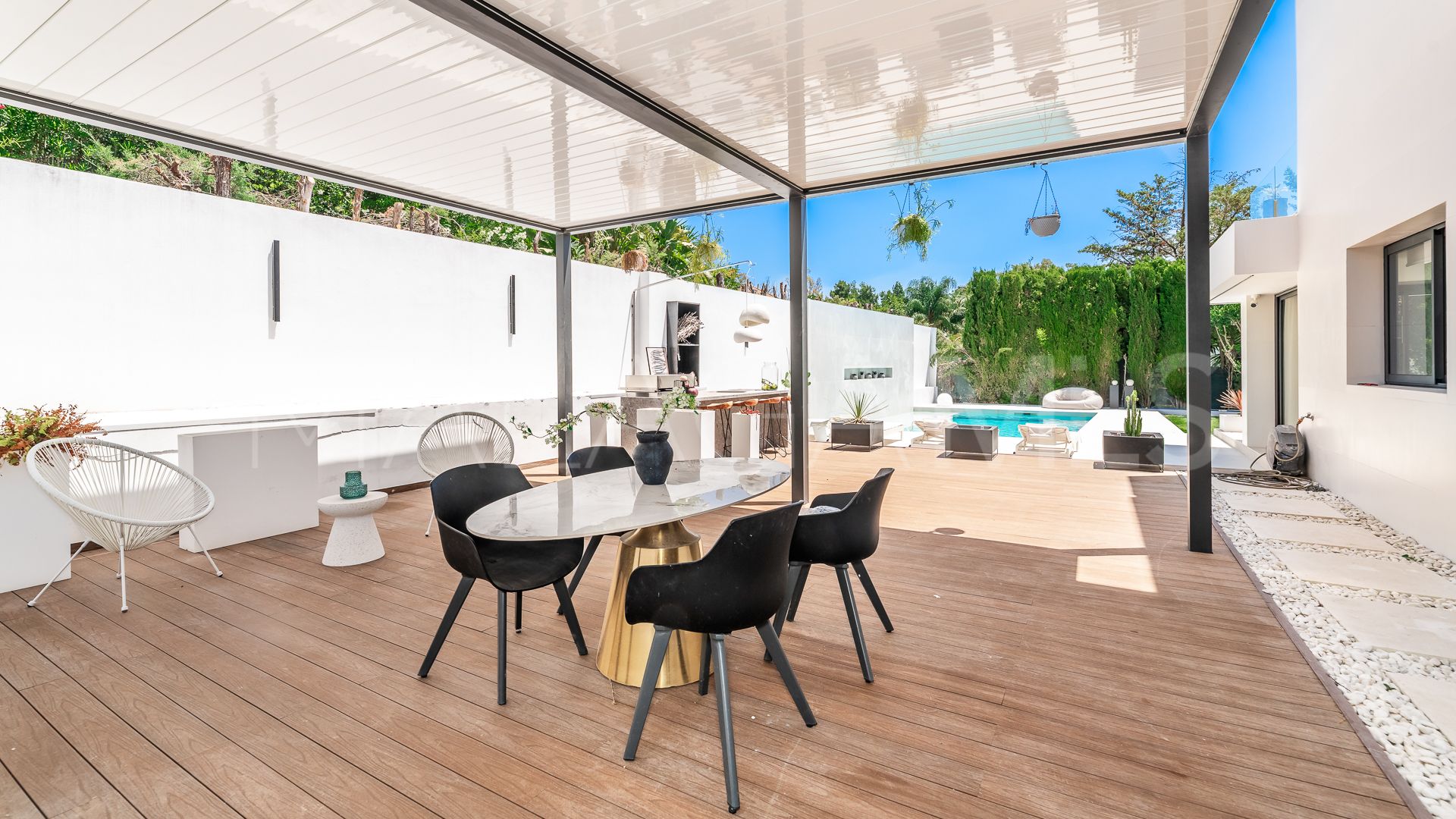 Villa for sale in Nueva Andalucia