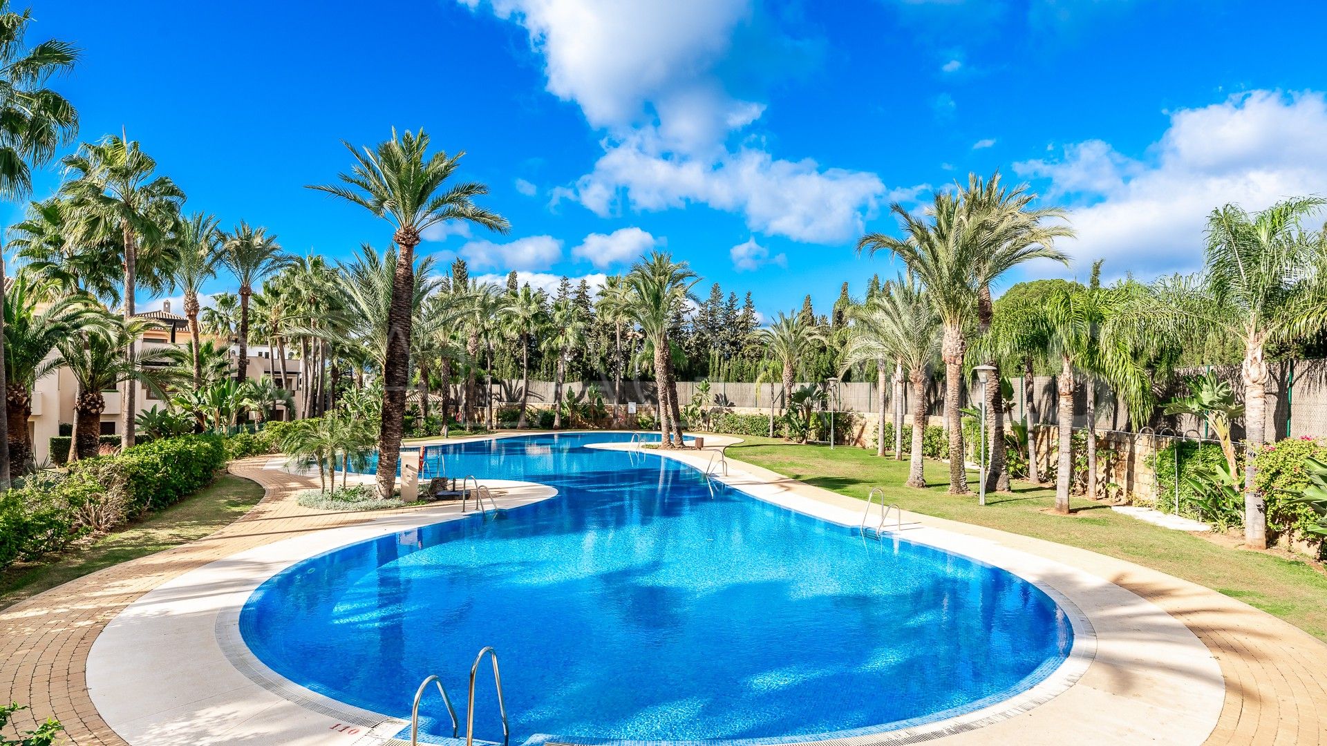 Appartement rez de chaussée for sale in Nueva Andalucia