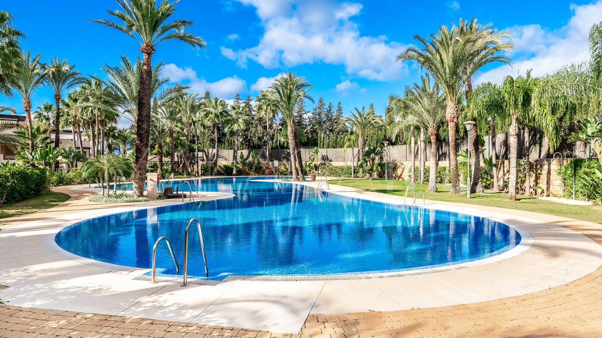 Appartement rez de chaussée for sale in Nueva Andalucia