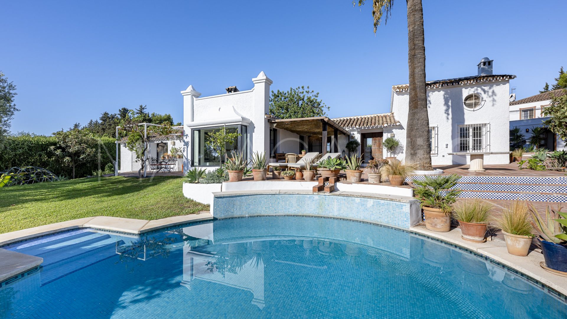 Villa for sale in Guadalmina Alta