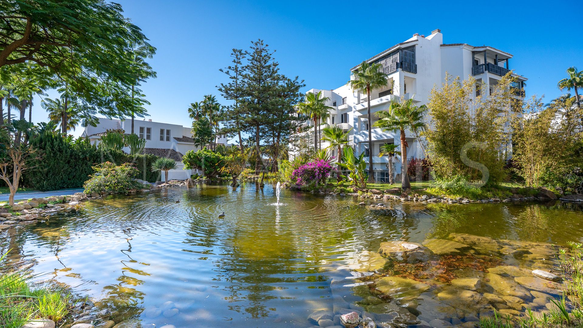 Apartamento planta baja for sale de 3 bedrooms in Elviria