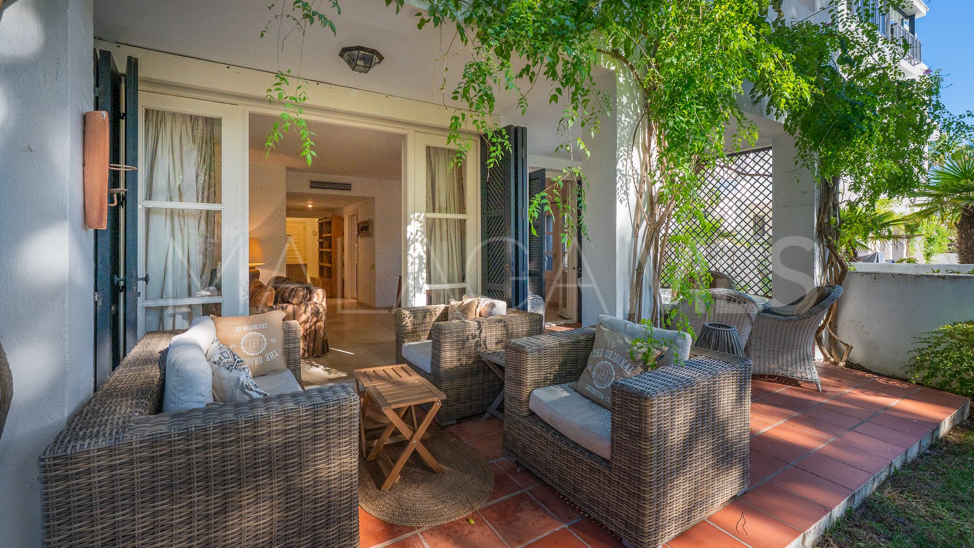 Apartamento planta baja for sale de 3 bedrooms in Elviria