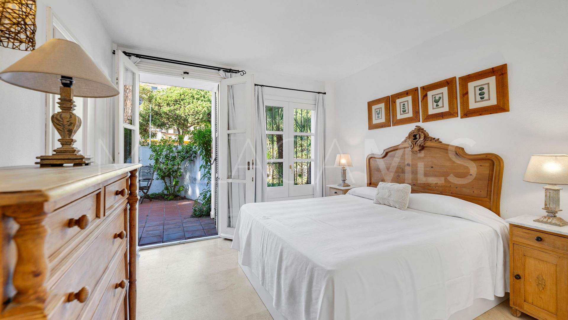 Apartamento planta baja for sale de 3 bedrooms in Elviria