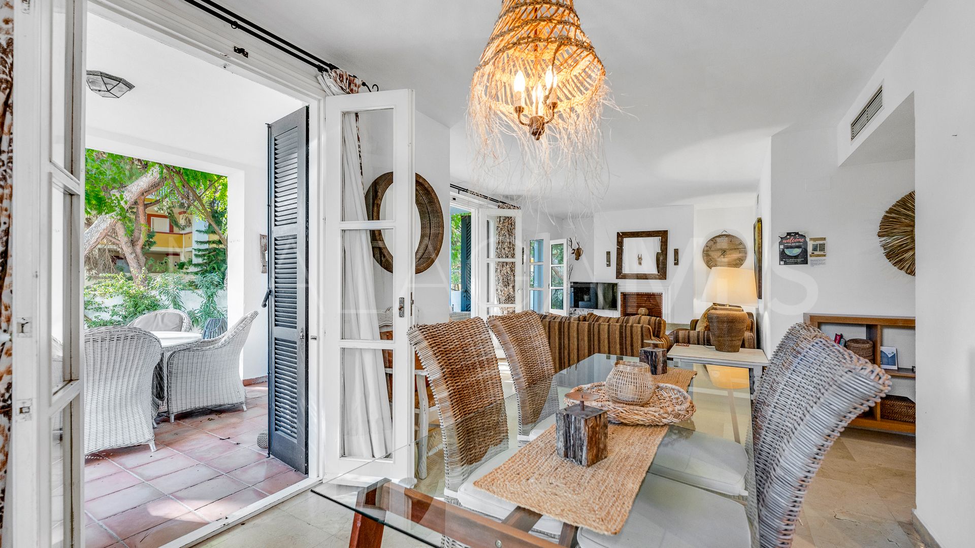 Apartamento planta baja for sale de 3 bedrooms in Elviria