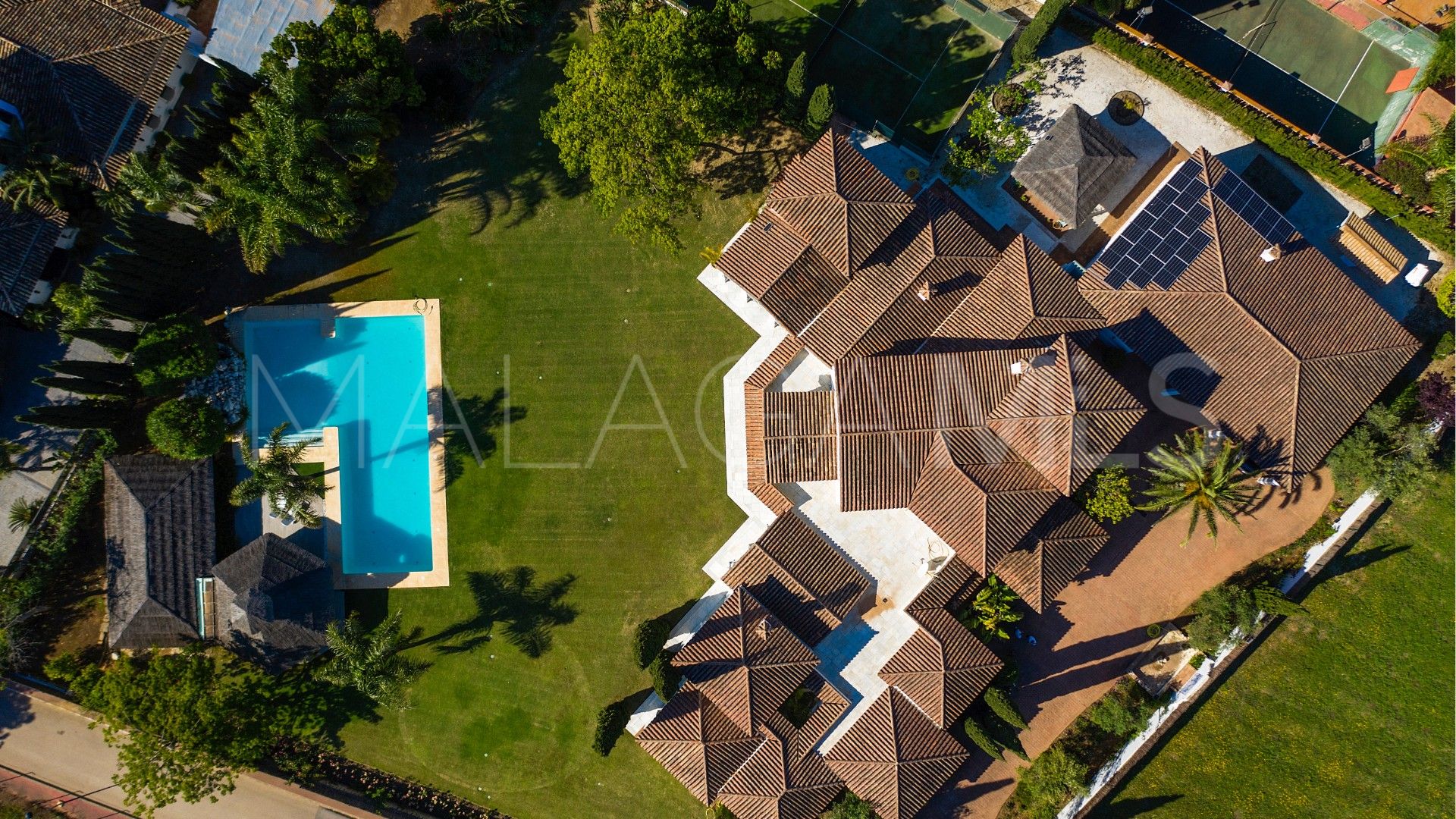 Villa for sale in Guadalmina Baja