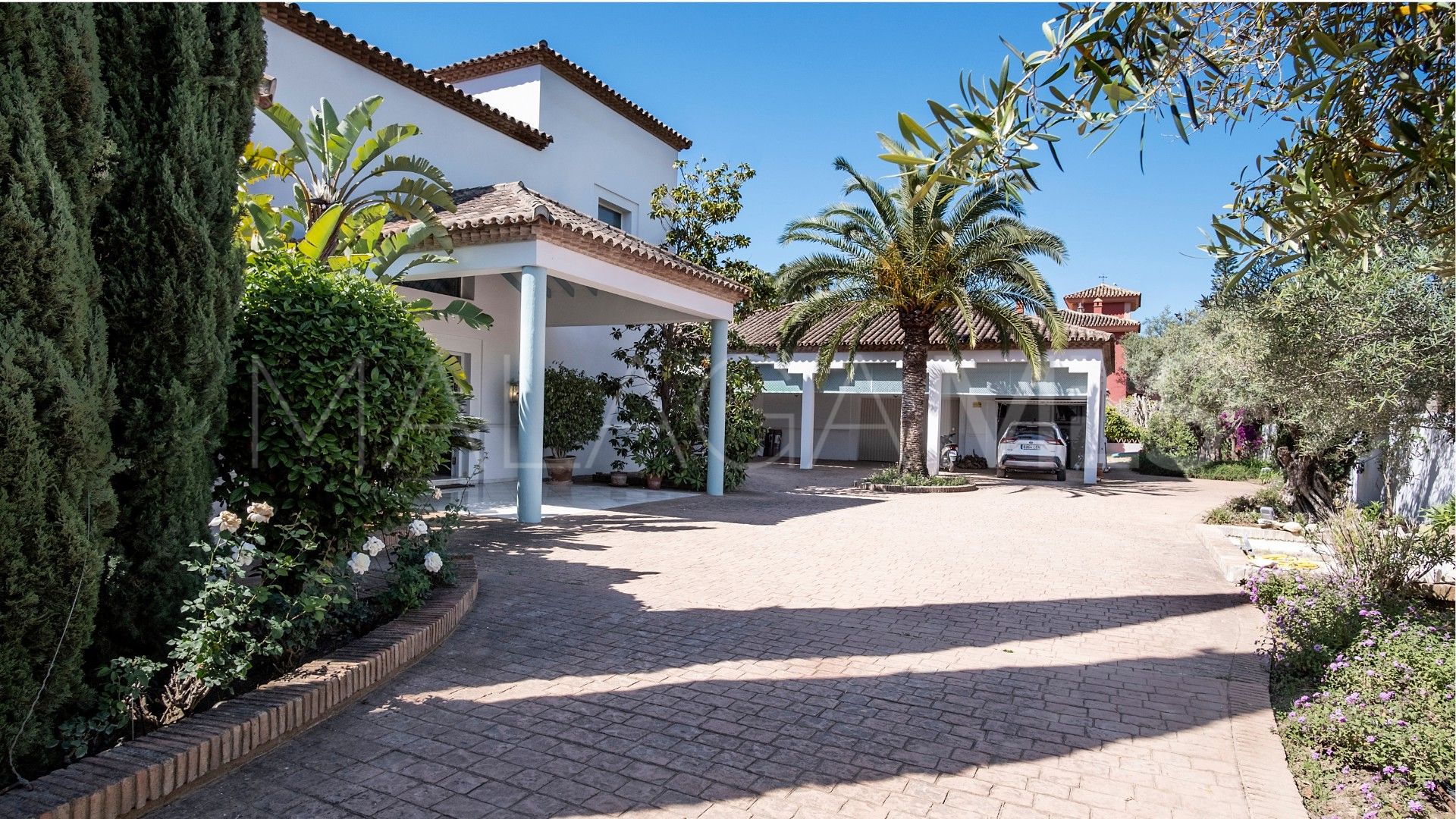 Villa for sale in Guadalmina Baja