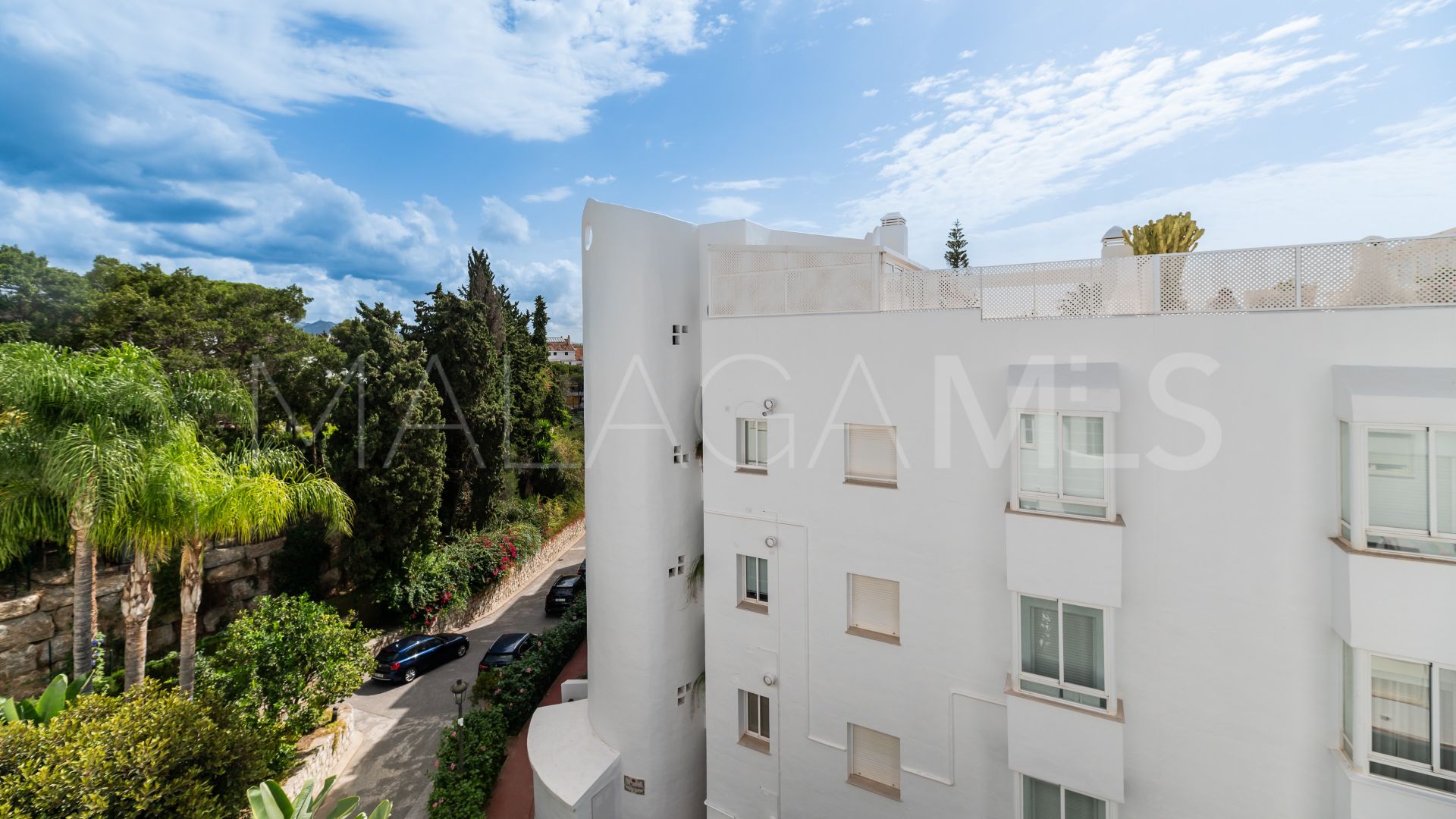 For sale penthouse in Marbella Real with 2 bedrooms