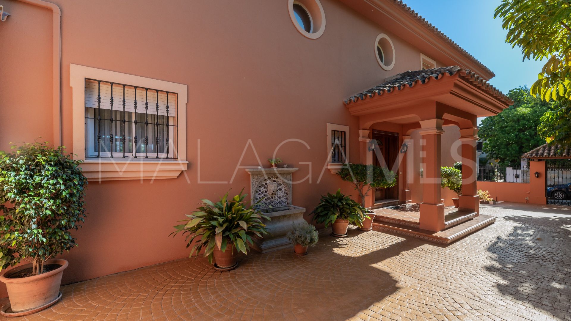 For sale Marbella Golden Mile villa with 4 bedrooms