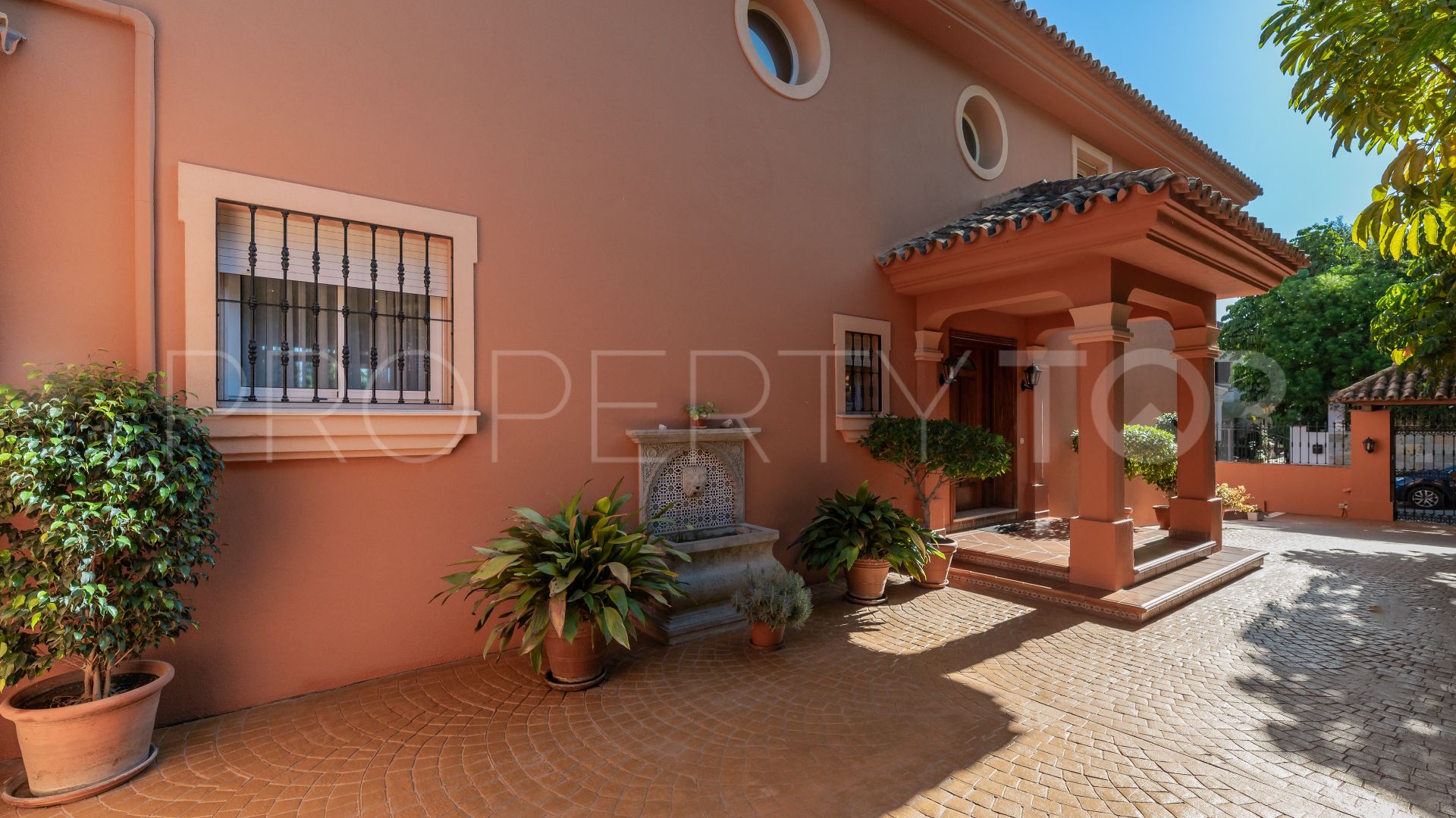 For sale Marbella City villa with 4 bedrooms