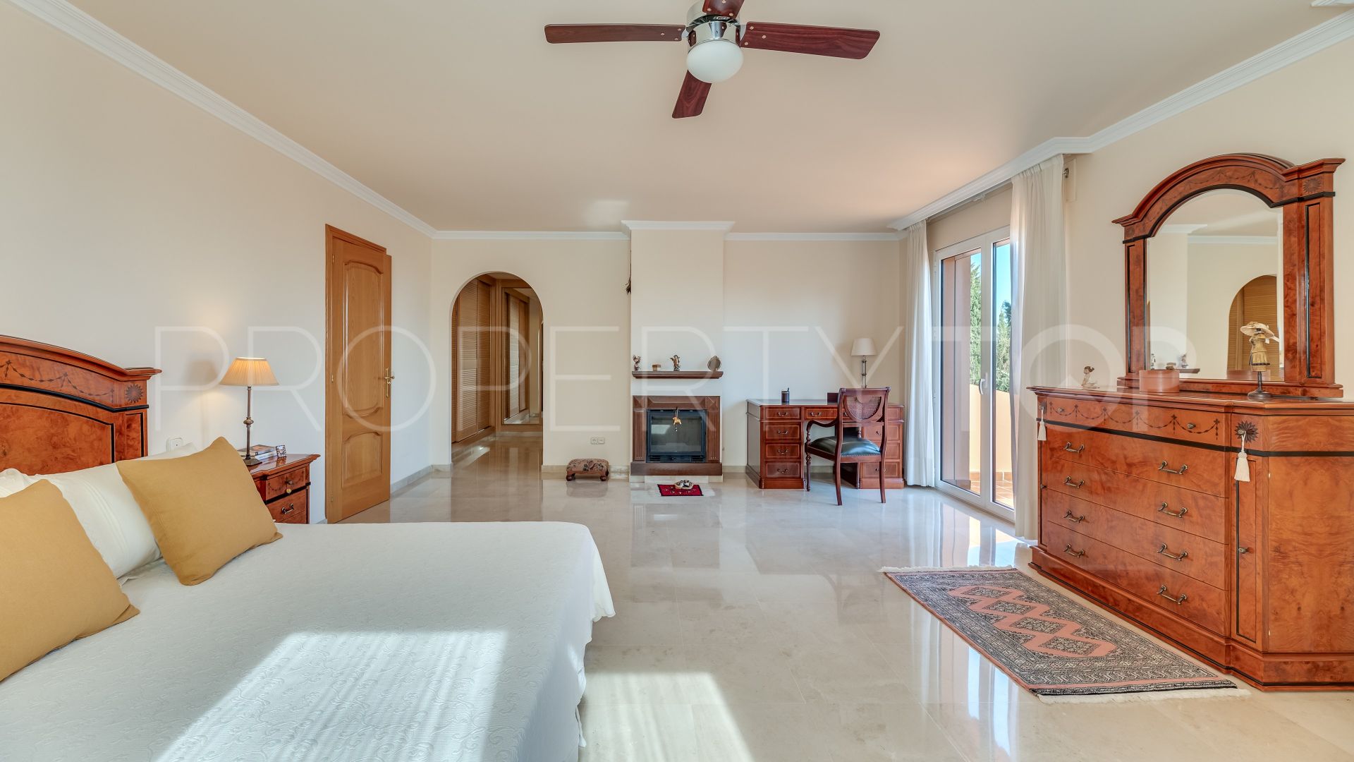 Villa a la venta en Marbella Ciudad con 4 dormitorios