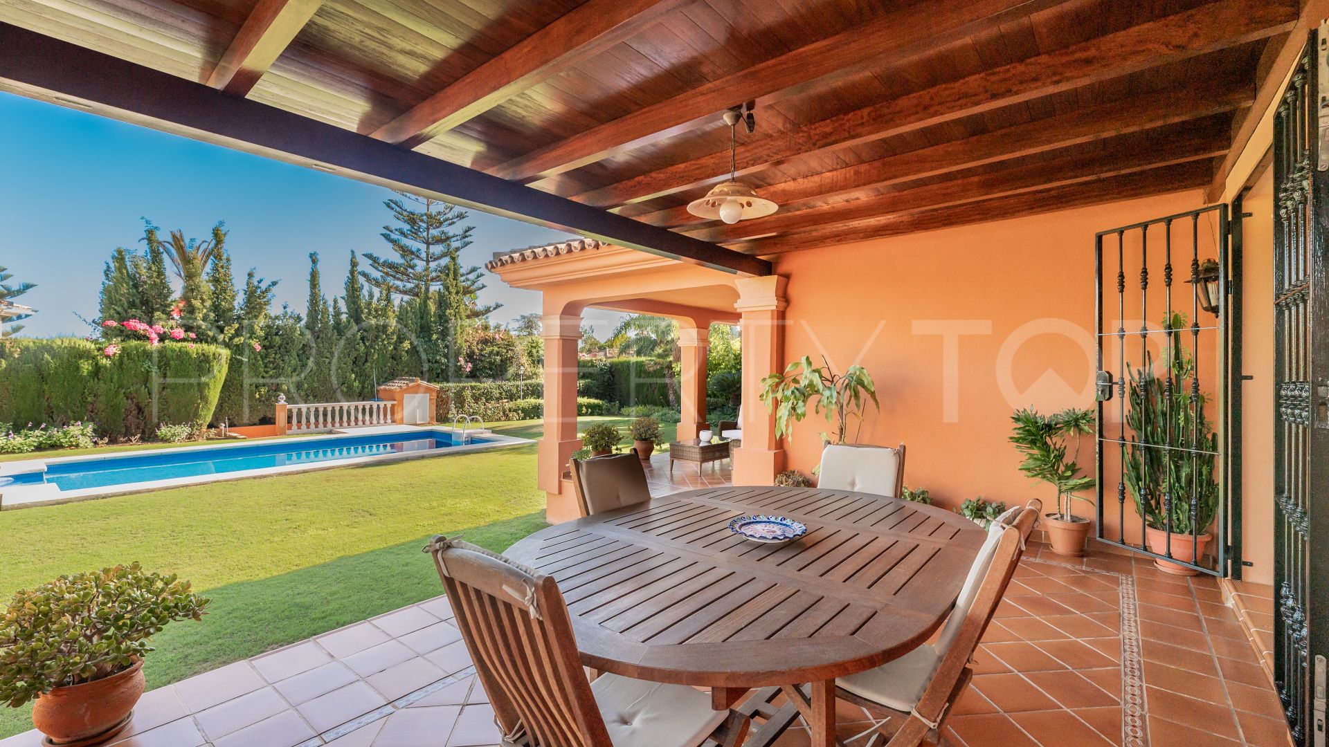 Villa a la venta en Marbella Ciudad con 4 dormitorios