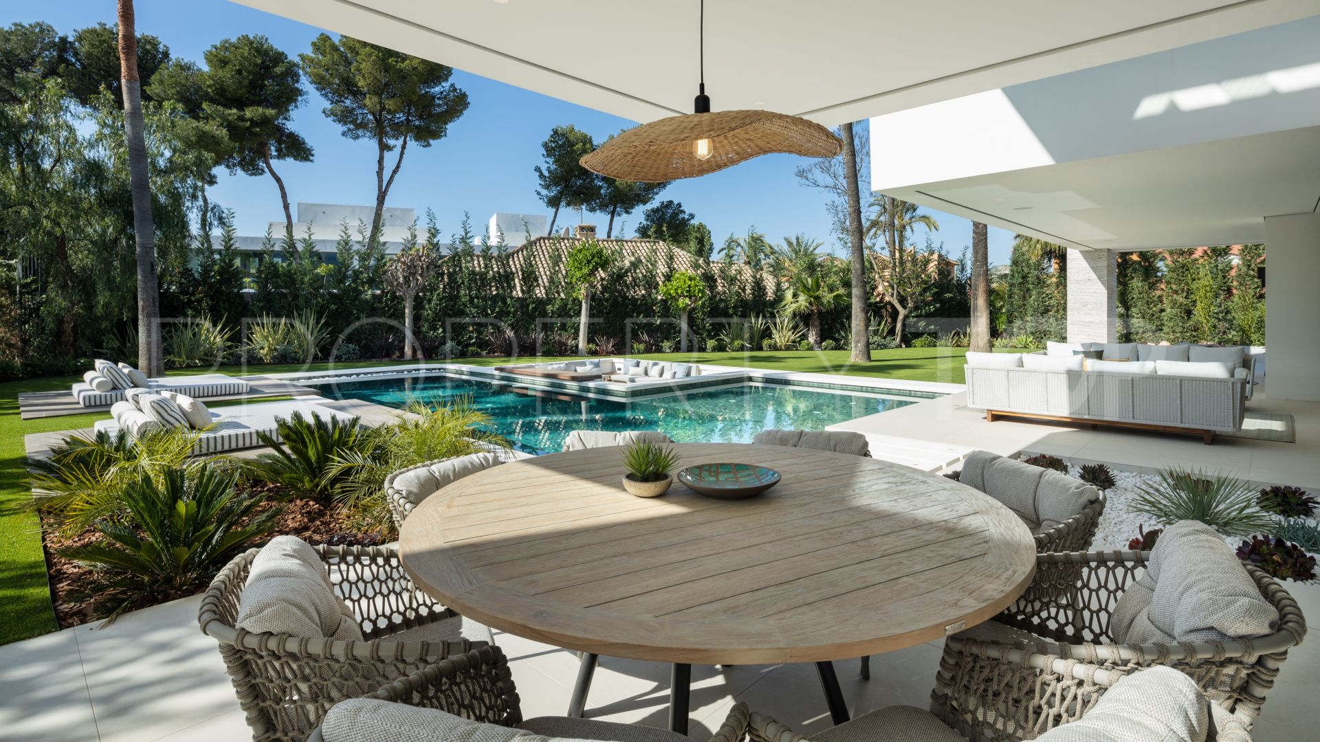 Villa en venta en Marbella Golden Mile con 6 dormitorios