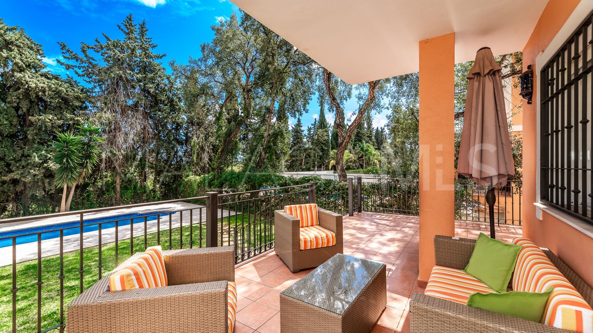 Villa for sale in Elviria