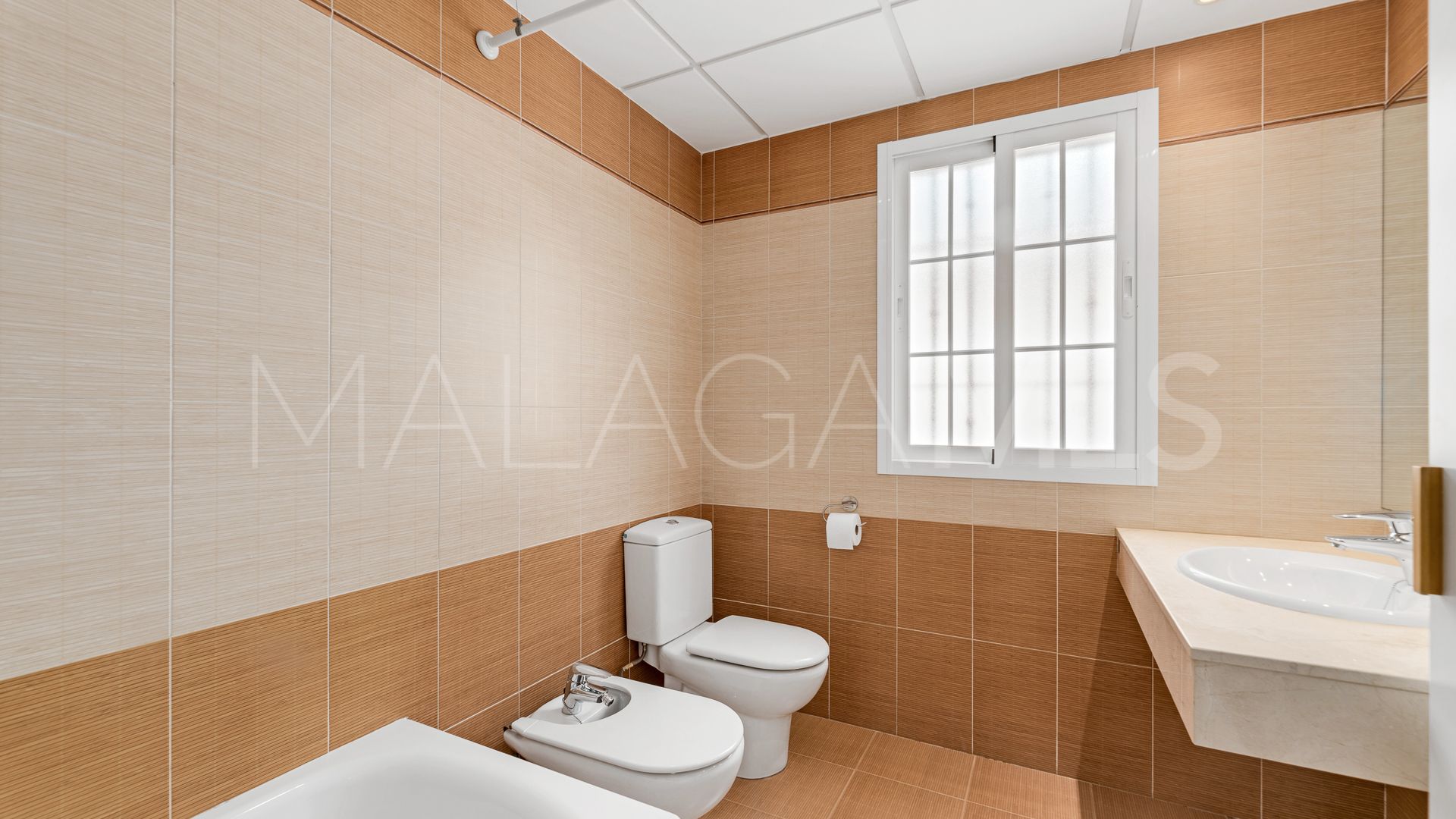 Villa for sale in Elviria