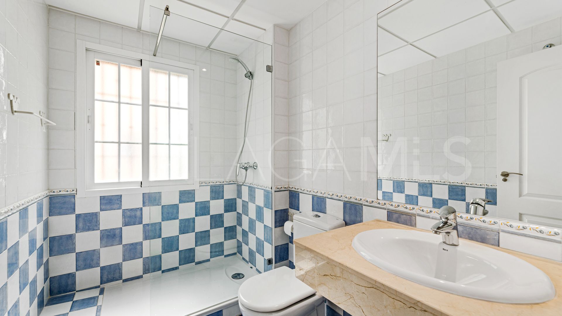 Villa for sale in Elviria