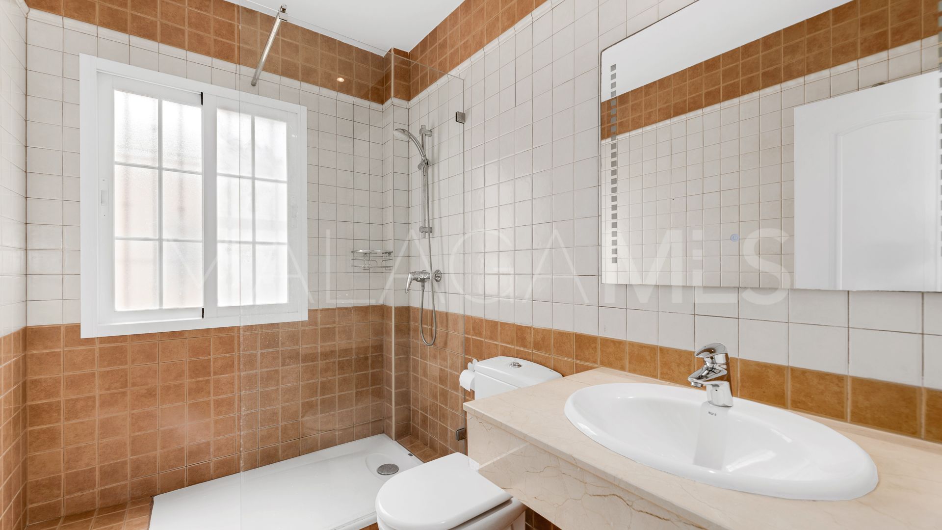 Villa for sale in Elviria