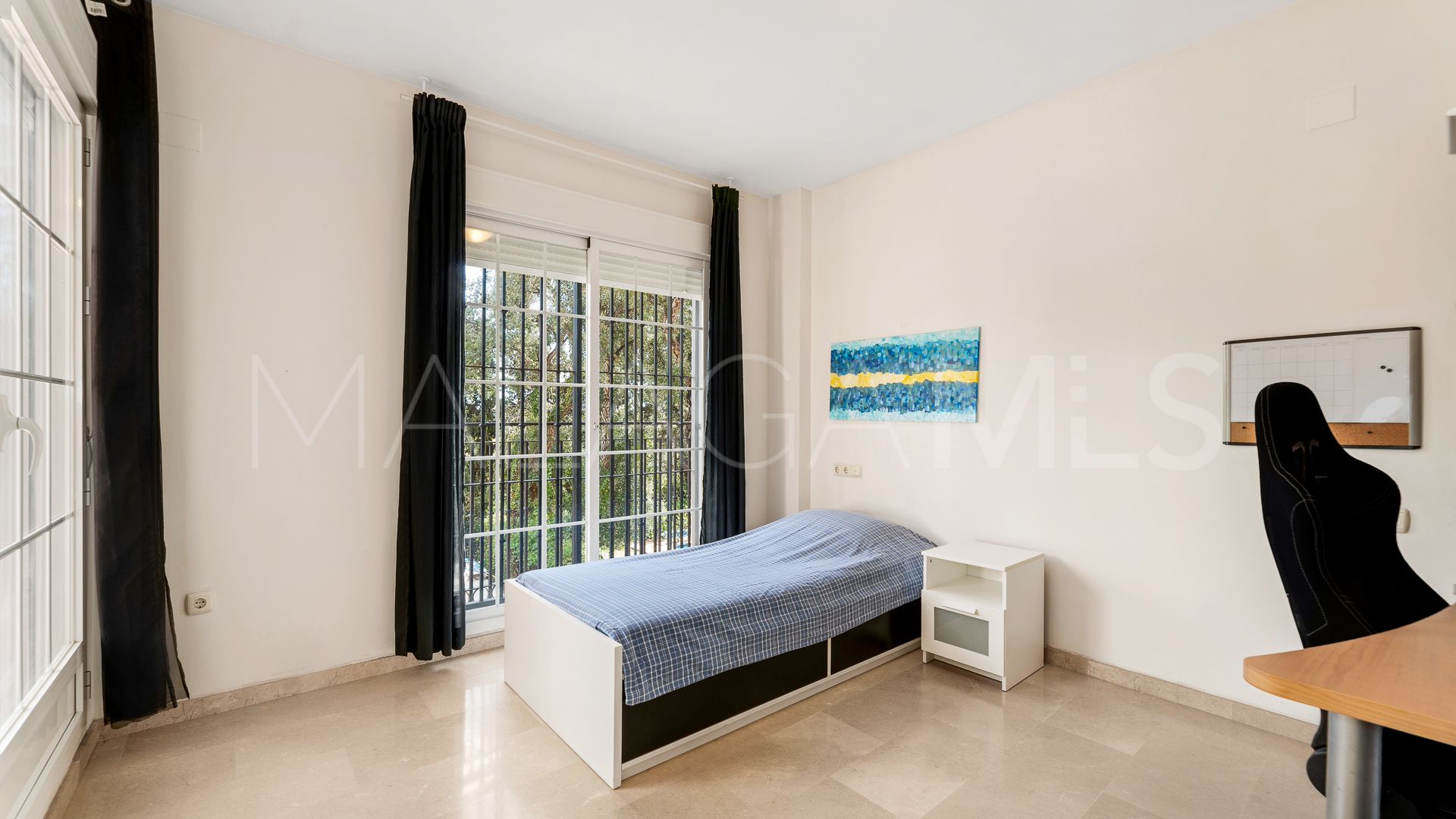 Villa for sale in Elviria