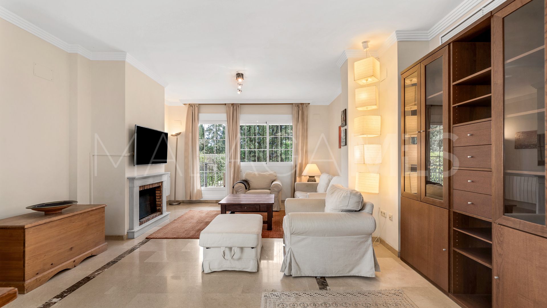 Villa for sale in Elviria