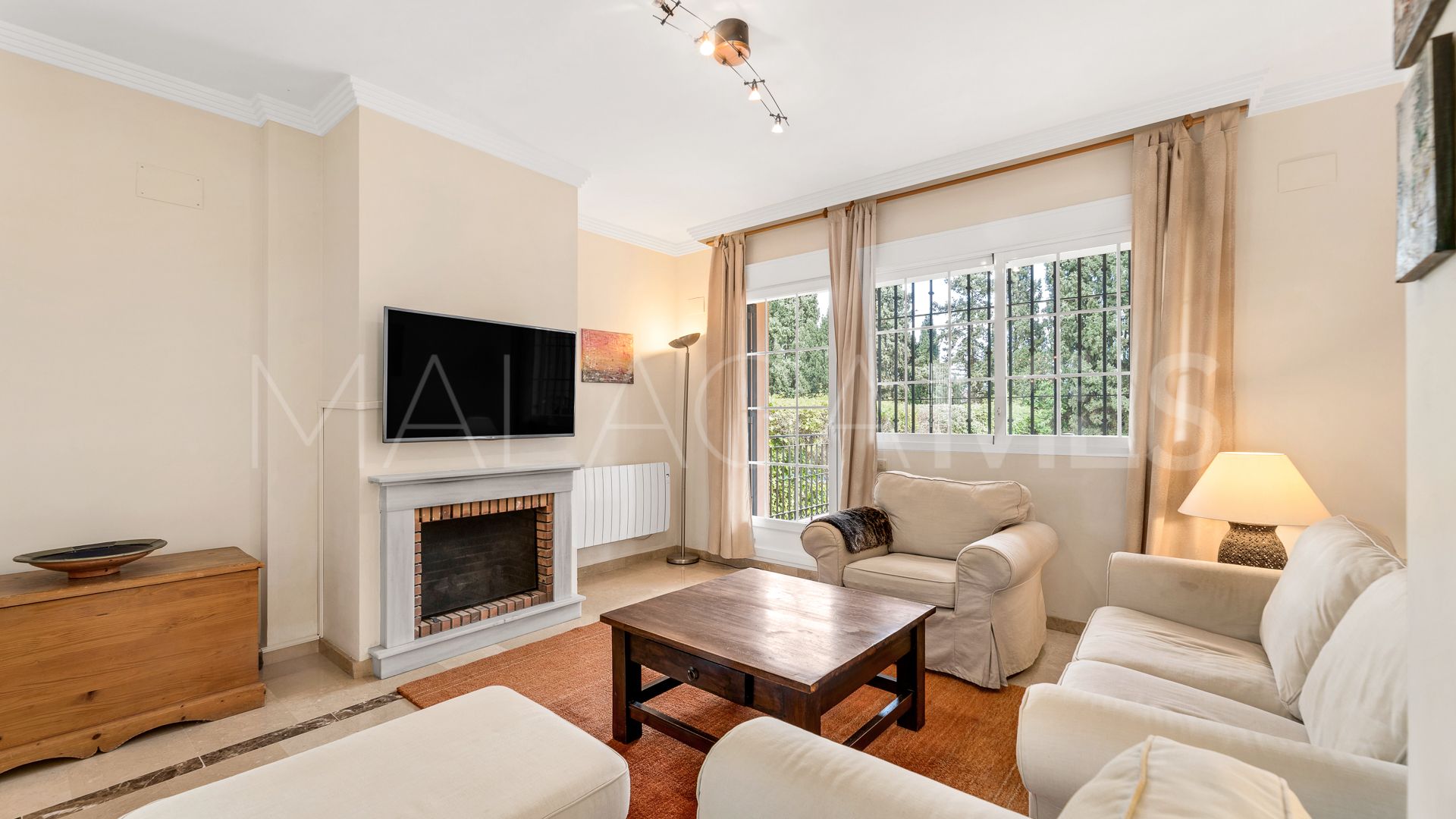 Villa for sale in Elviria