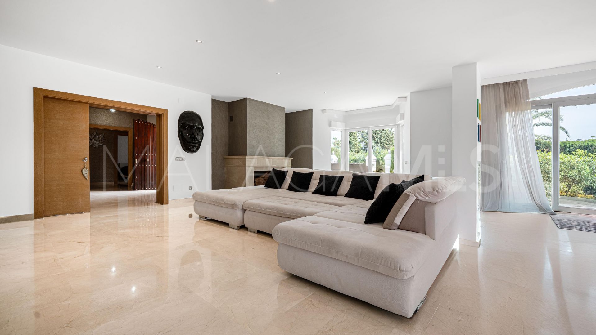 Villa for sale in Guadalmina Baja