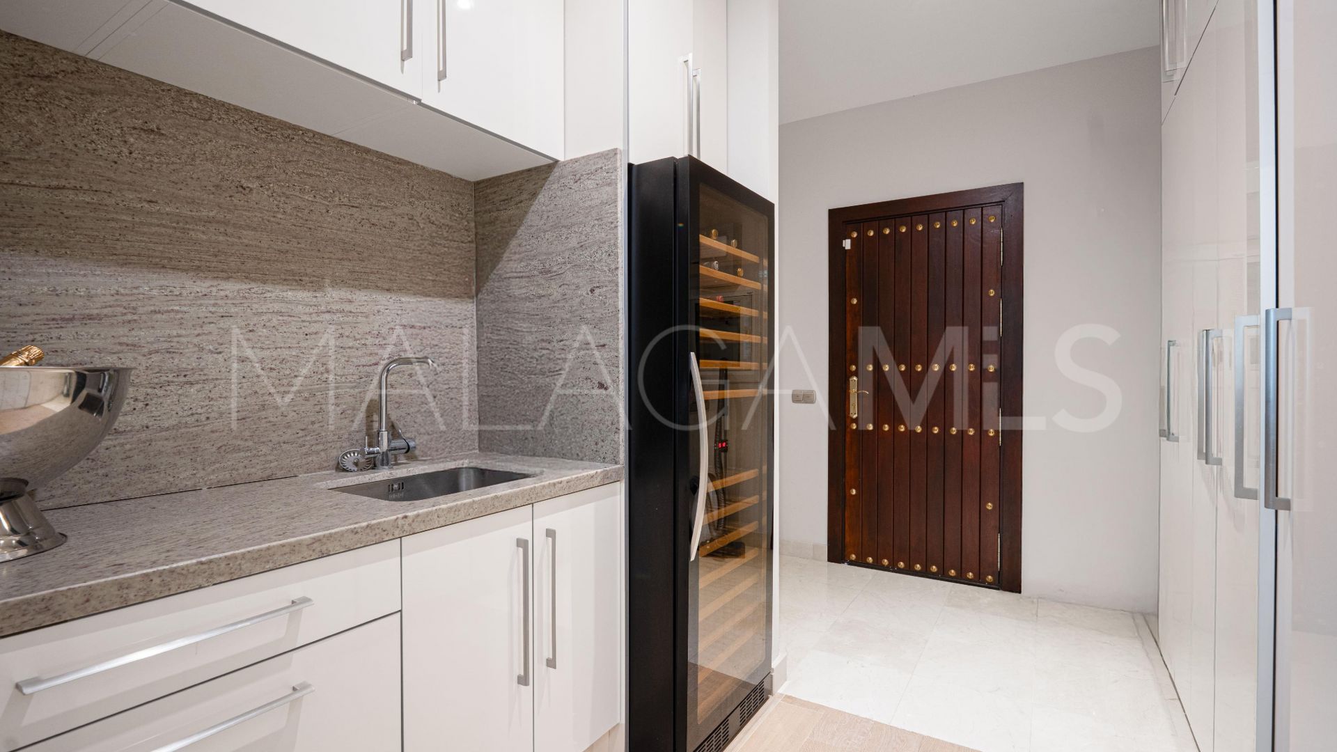 Villa for sale in Guadalmina Baja