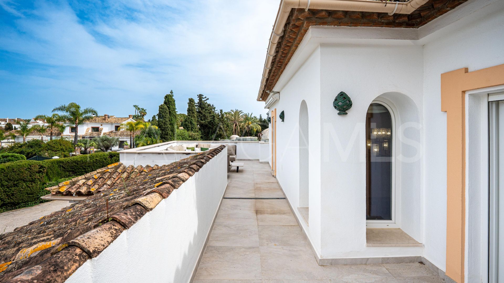 Villa for sale in Guadalmina Baja