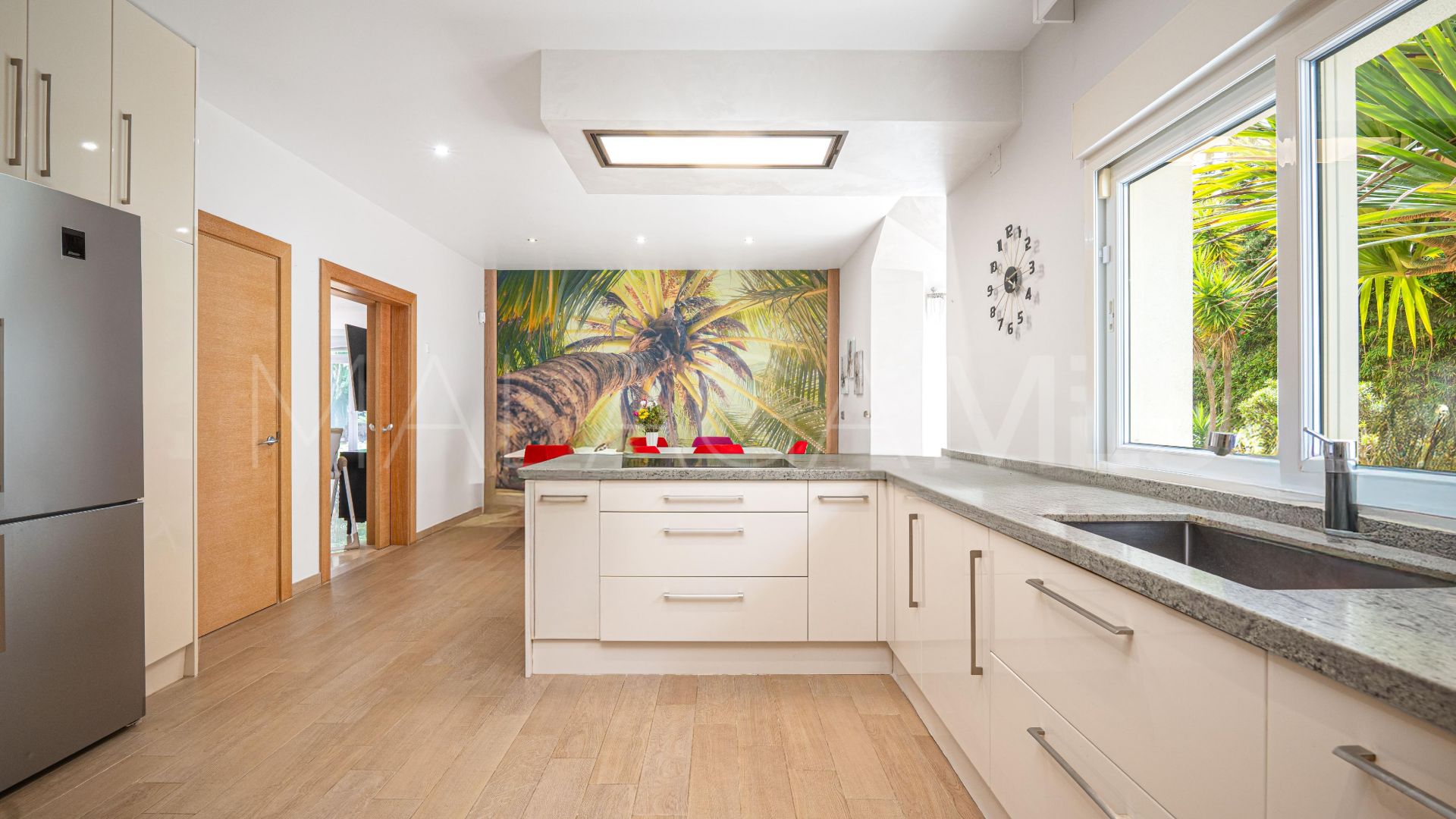 Villa for sale in Guadalmina Baja