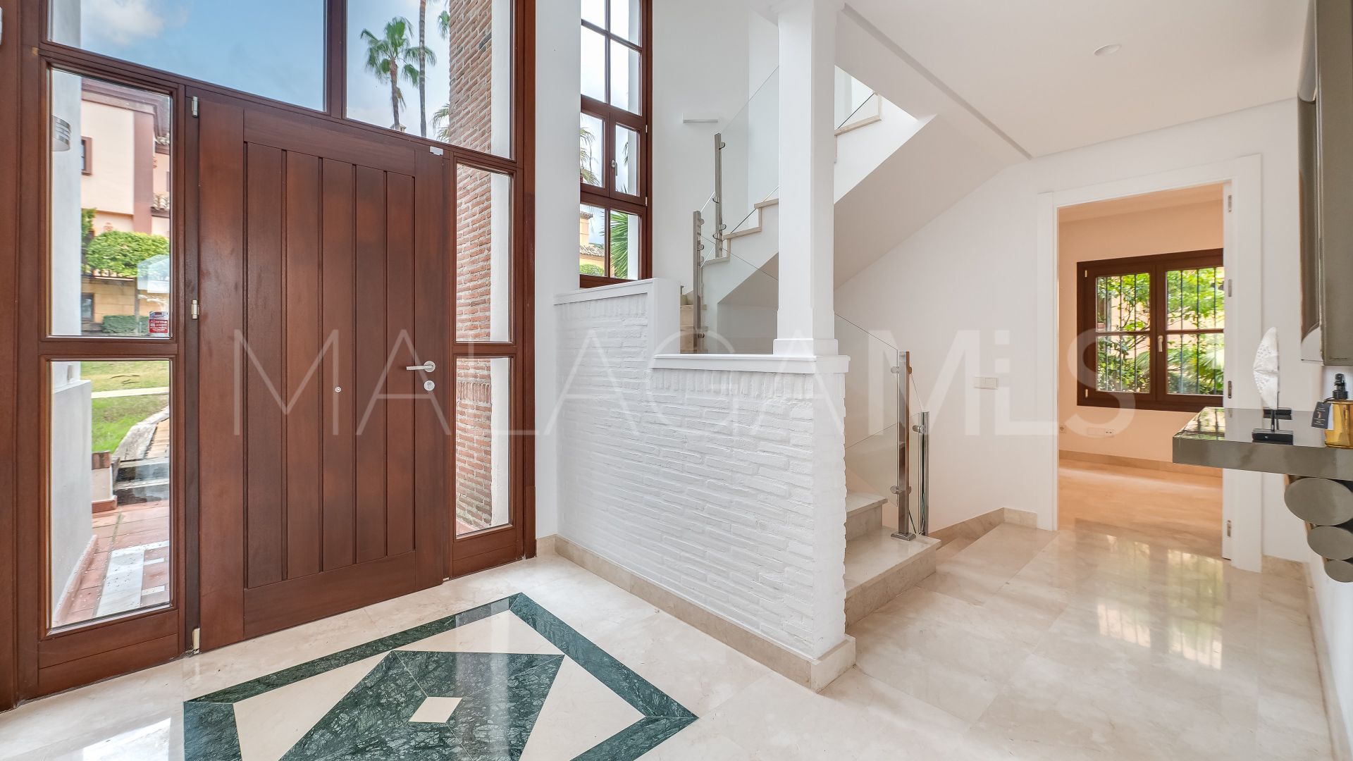 Villa for sale in Marbella Hill Club
