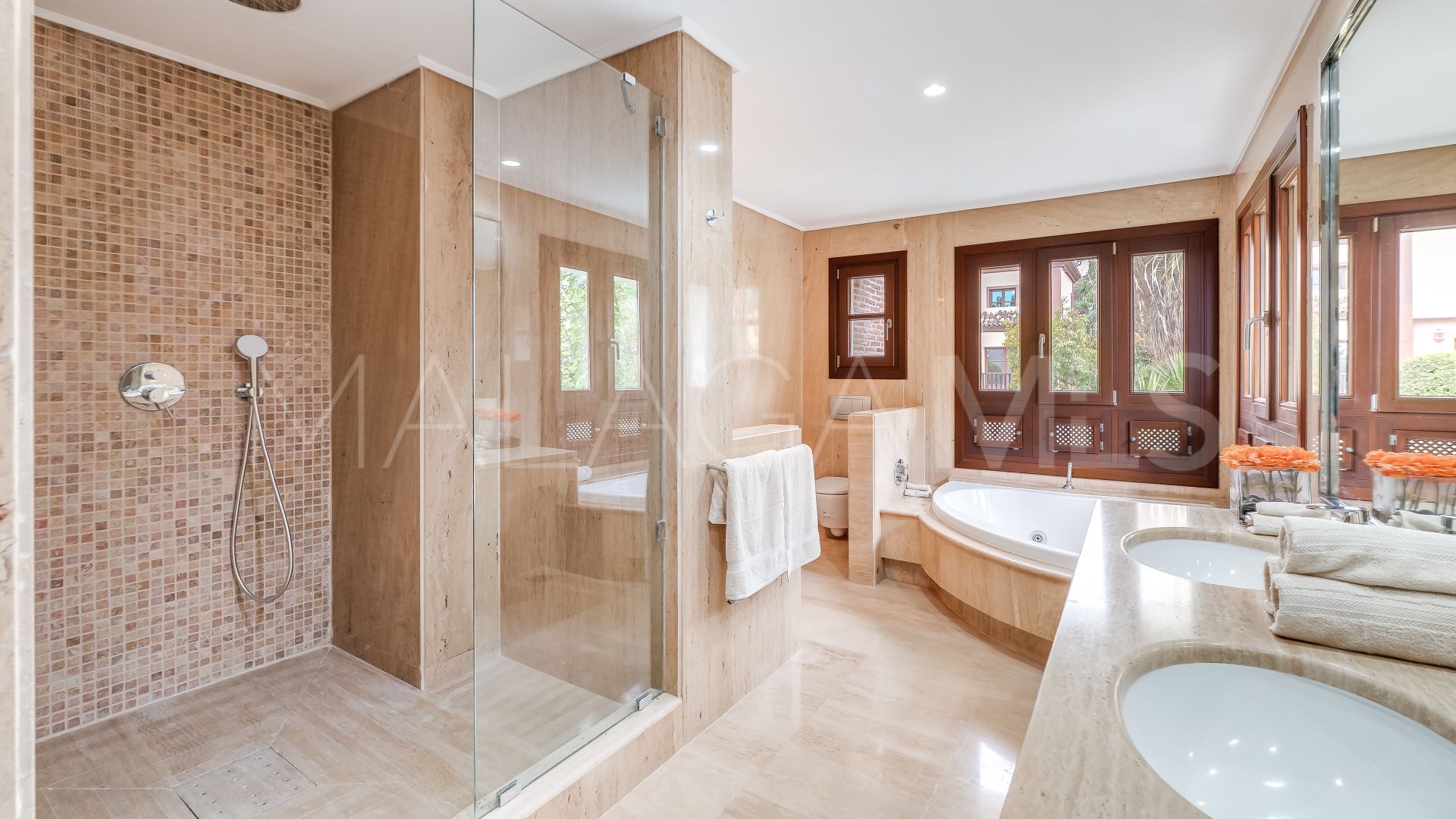 Villa for sale in Marbella Hill Club
