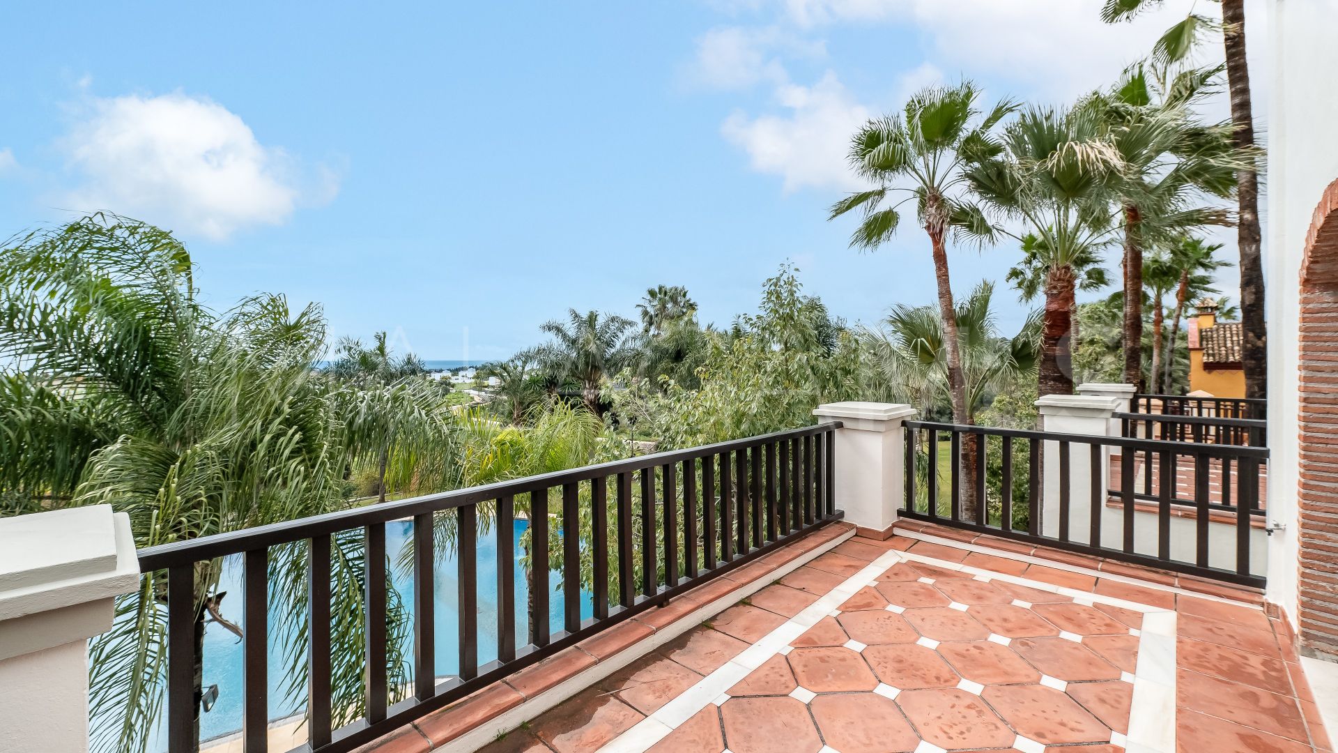 Villa for sale in Marbella Hill Club